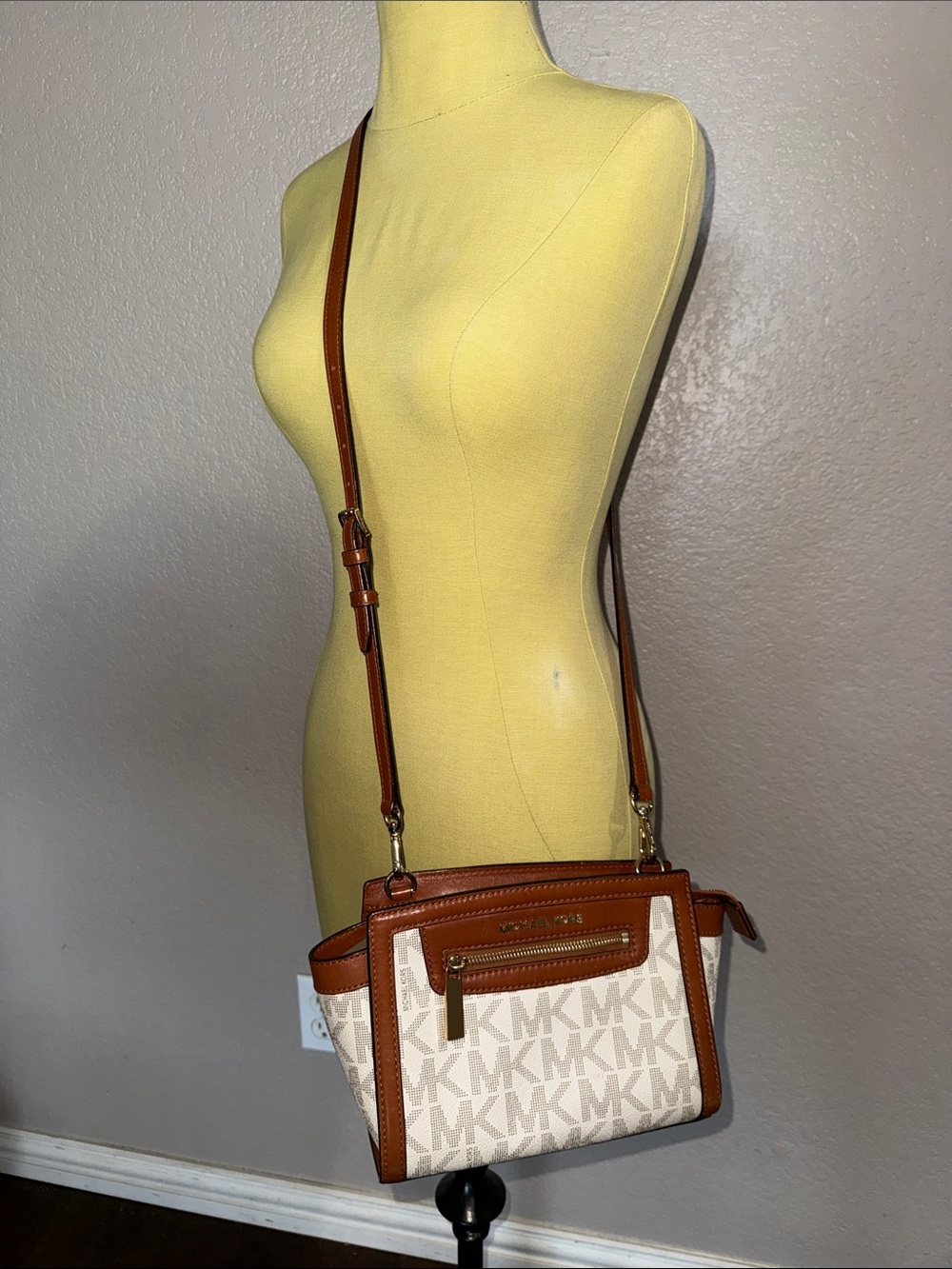 Michael Kors Cream and Brown Logo Crossbody Bag VTG